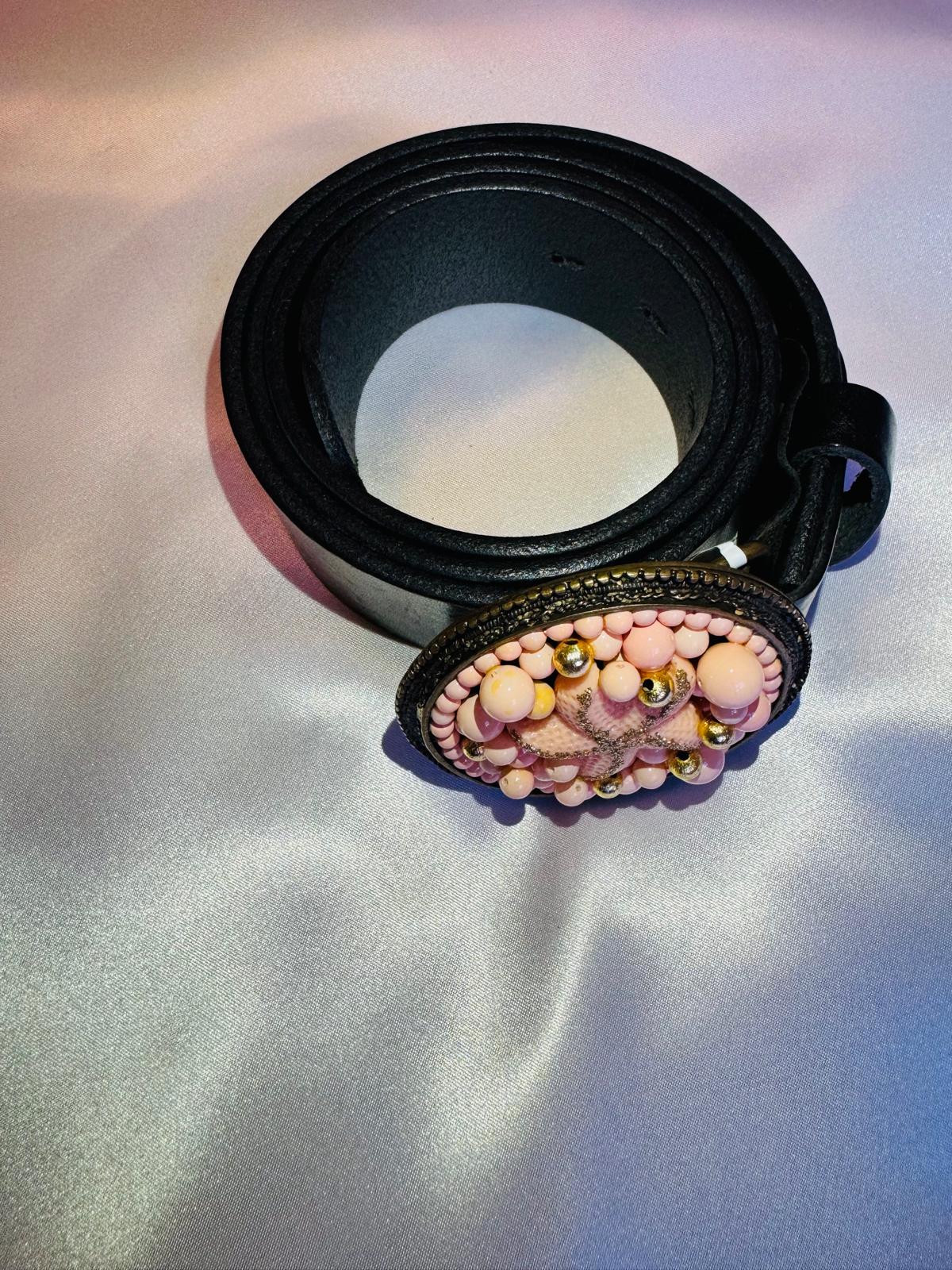 Leather belt, metal buckle, with shell and nuggets