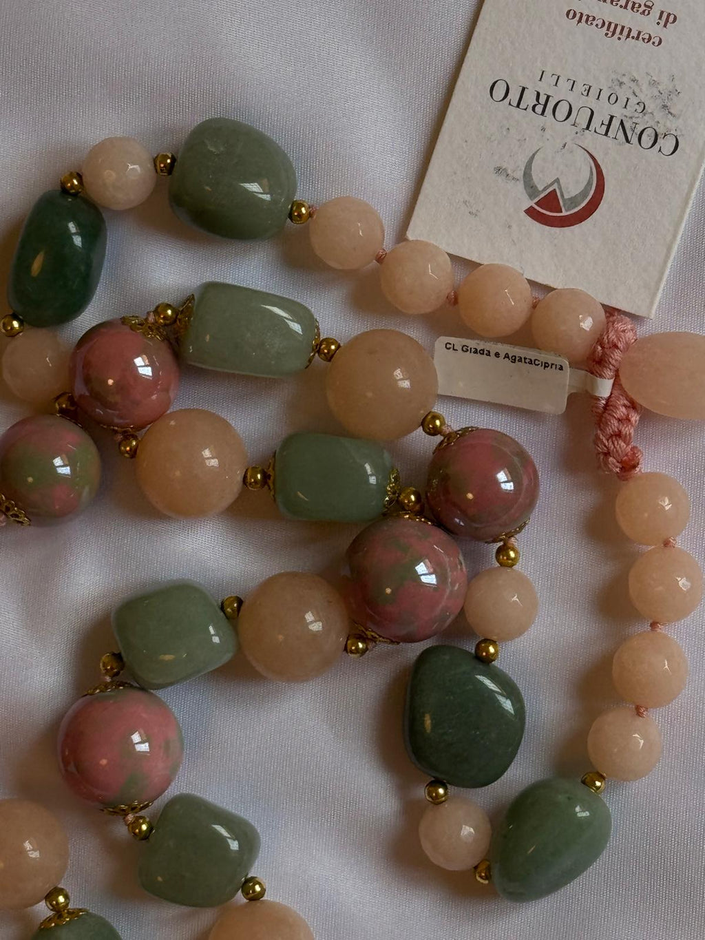Necklace made of jade and powder pink agate.